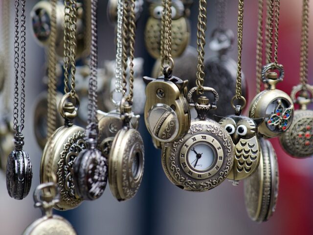 pocket-watches-436567_1280